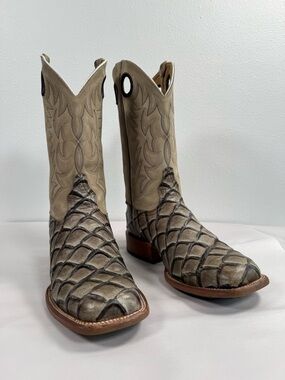 Cavender's Men’s Exotic Western Boots Size 9.5 D Sand Pirarucu Print Square Toe